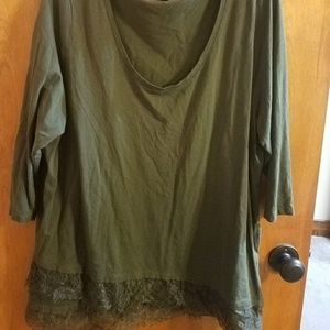Hunter green 3/4 sleeve top with lace detail.